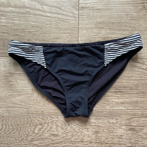 Sea Level Halter Two Piece Swimsuit size 8 - Picture 3 of 15